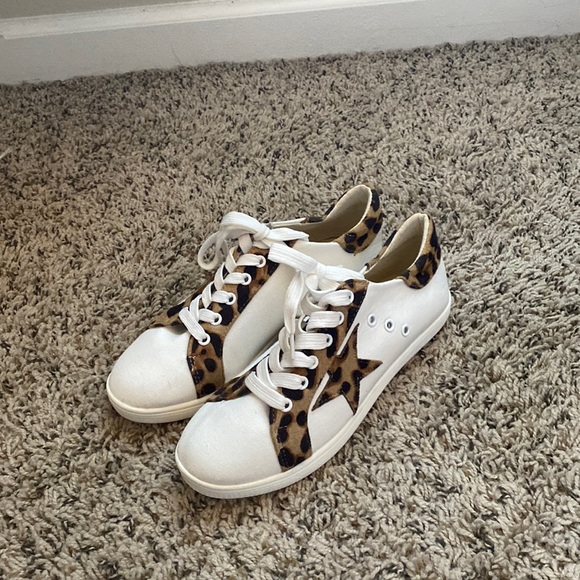 White + Cheetah Print Shoe Never Worn!! - Picture 1 of 3